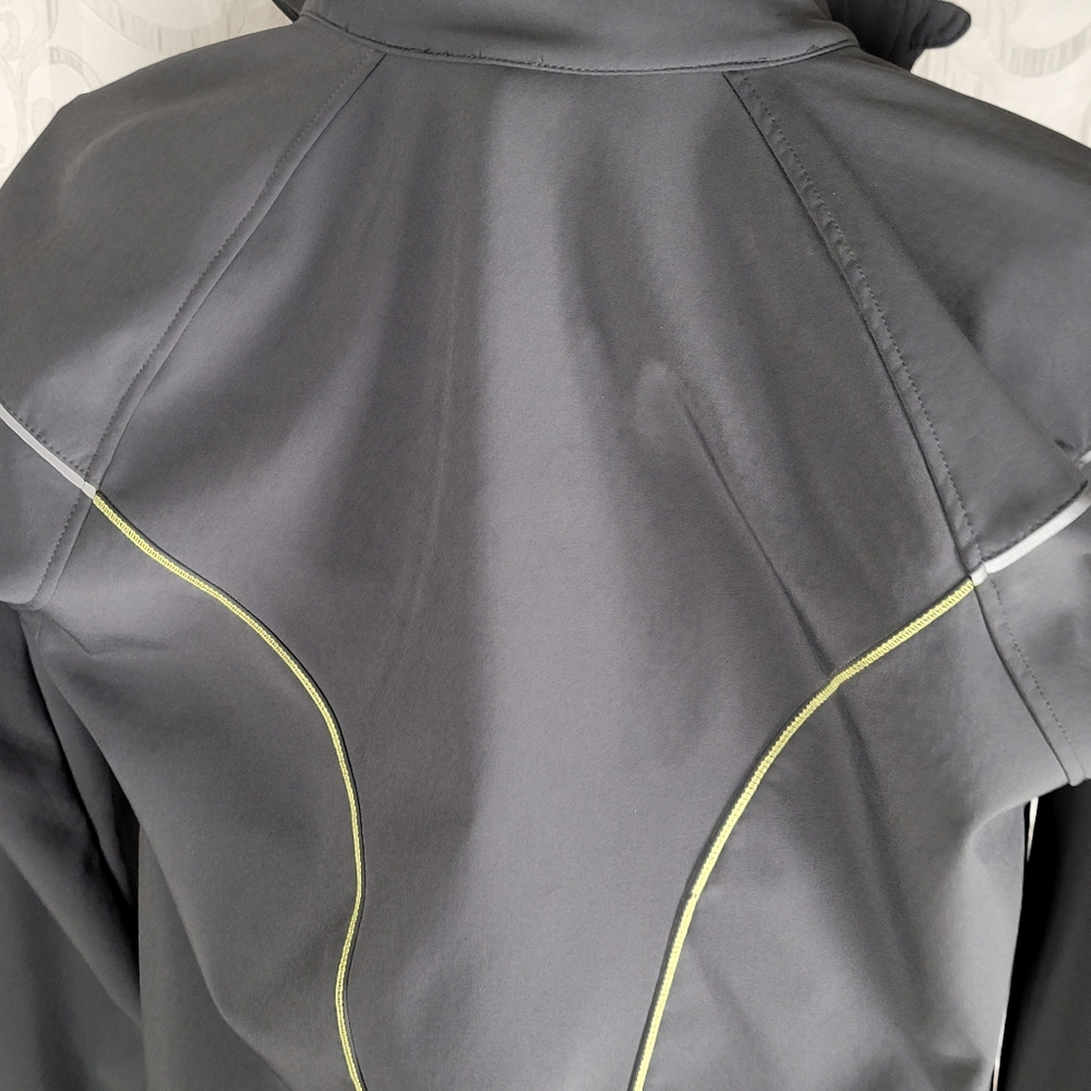 Asics runner jacket - Picture 8 of 14